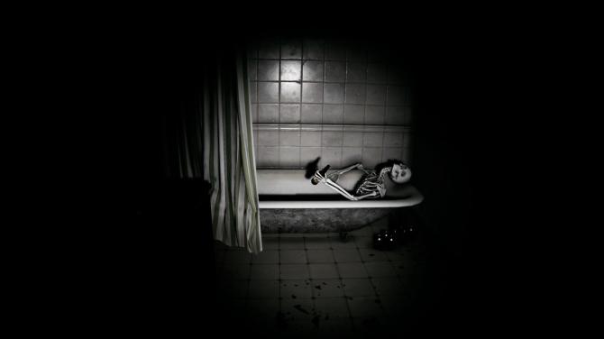 I woke up in the house of a fat man: he's over 30 years old and loves beer and games 